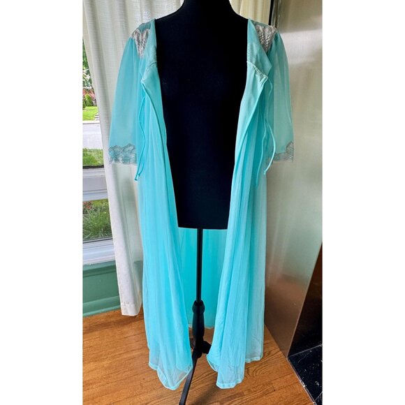 Vintage 1960s peignoir, Robin Egg blue robe, wide lace details, 3/4 sleeves - Picture 9 of 10